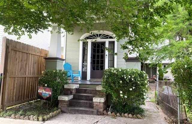 4533 ANNUNCIATION Street photos photos