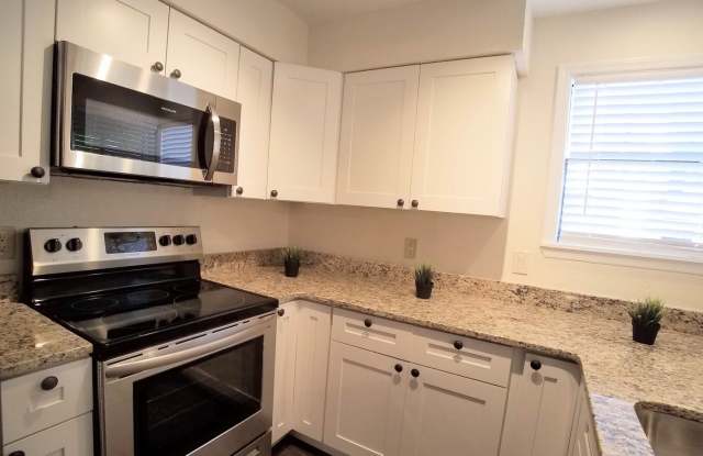 FOR RENT! Fabulous Full Remodeled 1/1 Winter Park Condo in front of Full Sail ! photos photos