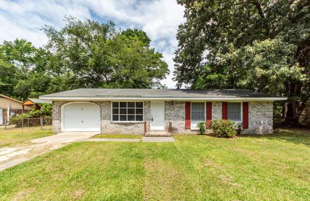 3 Bedroom, 1.5 Bathroom Home in Greenhurst - Summerville photos photos