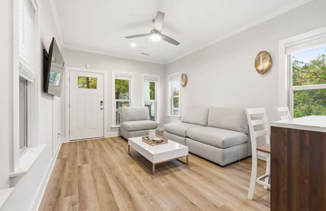 New Furnished 2 Bed/2.5 bath lease only close to downtown, all utilities included! Gallery 4