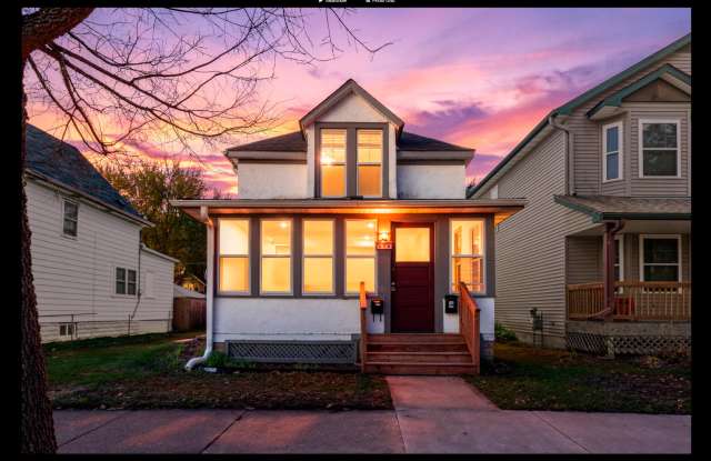 Beautiful 2-Bed 2-Bath Unit in St. Paul - Available Now! photos photos Beautiful 2-Bed 2-Bath Unit in St. Paul - Available Now! photos photos
