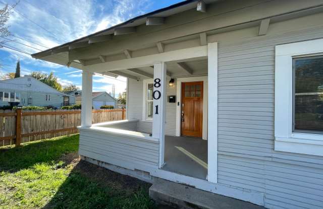 Charming 2 Bed 1 Bath Medford Home - 801 Oak Street, Medford, OR 97501