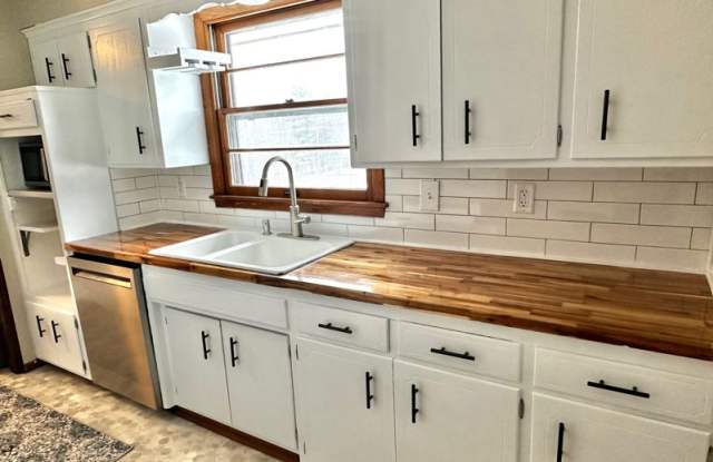 3400 Edgewood Ave N Unit 1 - 3400 Edgewood Avenue North, Crystal, MN 55427