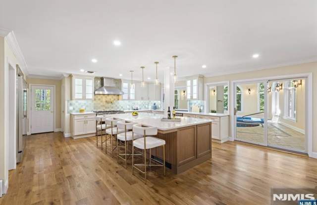 17 Deerhill Drive Gallery 4