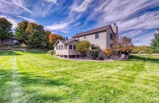 1196 Quaker Valley Dr Gallery 2