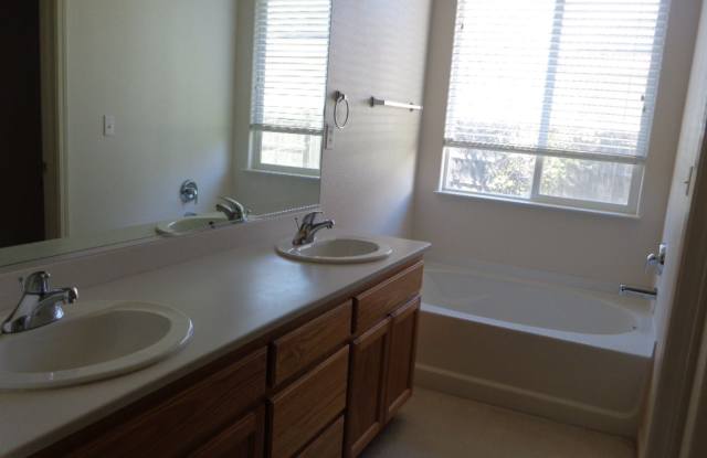 Spacious 4 Bedroom Home Gallery 4