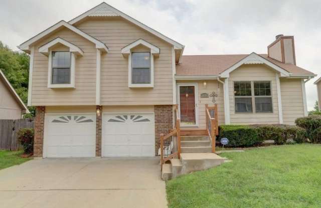Clean and Fresh 3 Bedroom/2 Bath home in Lee's Summit photos photos