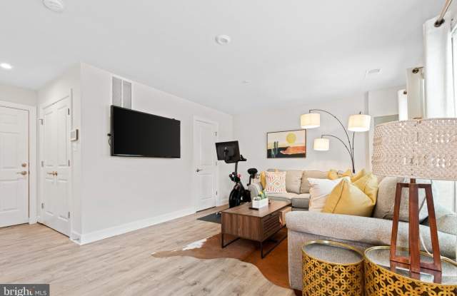 106 ALBANY Place Gallery 2