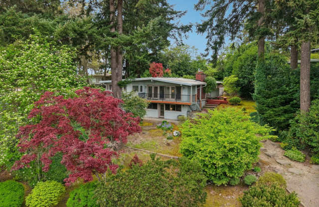 Hillside Bellevue Home w/ Lake Views! photos photos