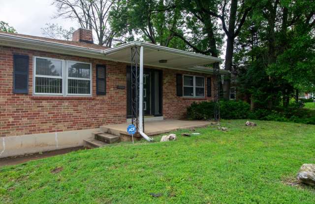 Ranch in U City Close to Universities - 1039 North Hanley Road, University City, MO 63130