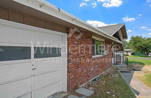 **Half off one month's rent!!** 3 Bed 2 bath property centrally located in Spokane Valley Gallery 3