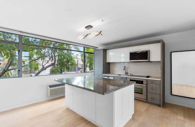 Beautiful 2Br/2Ba Townhome In Little Italy With Views Of The Bay! 3D Tour Link in Description Below! - 2064 Kettner Boulevard, San Diego, CA 92101