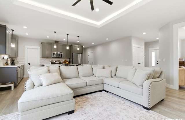 703 West Birdnest Drive Gallery 2