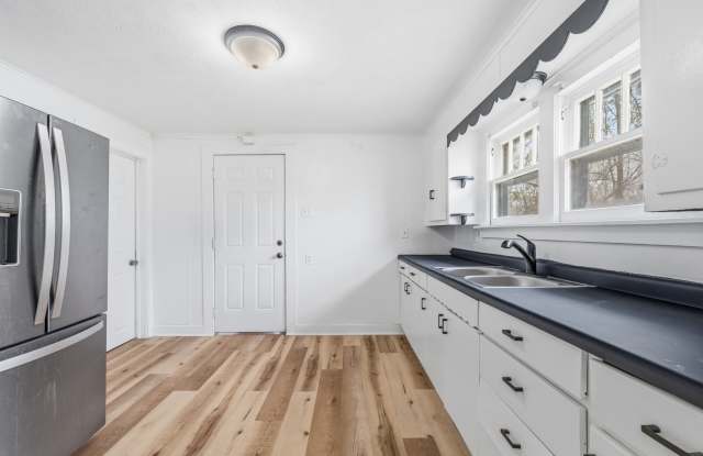 2012 Arrow Avenue photos photos