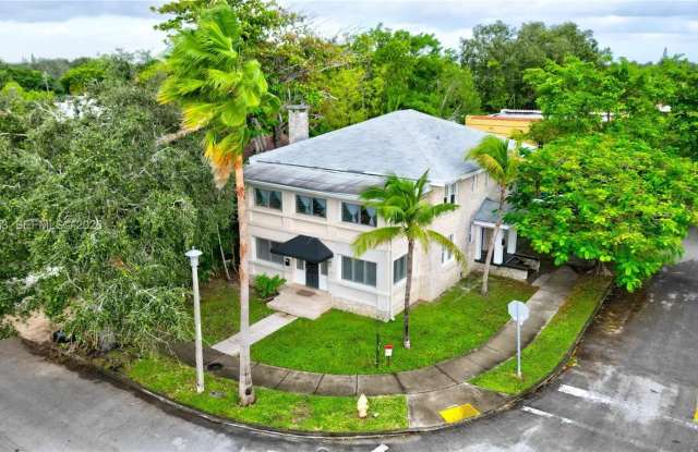 4600 NE 1st Ave photos photos