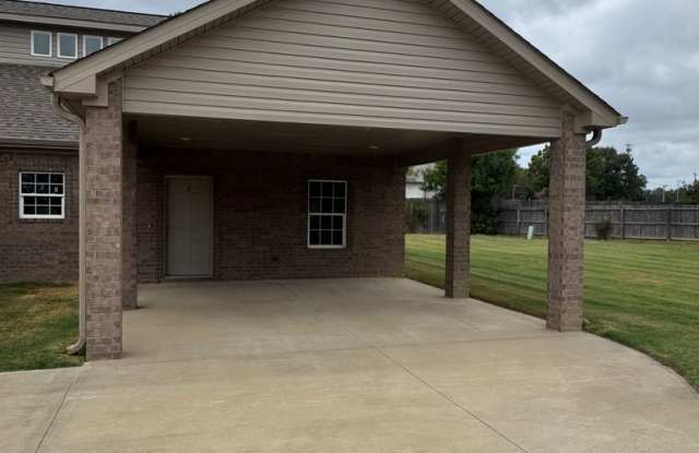 BRAND NEW 3 BED / 2 BATH AVAILABLE NOW! Gallery 1