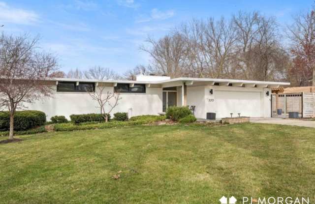 Gorgeous 3 bedroom, 2.5 Bathroom Home - Available Immediately Gallery 3