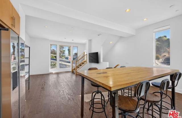 2201 Edendale Ln Gallery 1