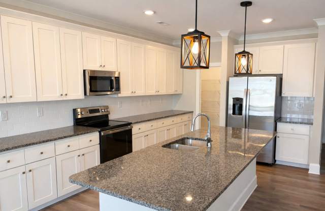 3-Bedroom, 2.5 Bath Townhome for Rent in Mooresville, NC | Attached Garage & Modern Kitchen Gallery 4