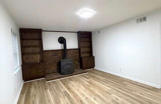 Spacious 4 bedroom, 2 bath home in NLR. Fully Updated! Gallery 4