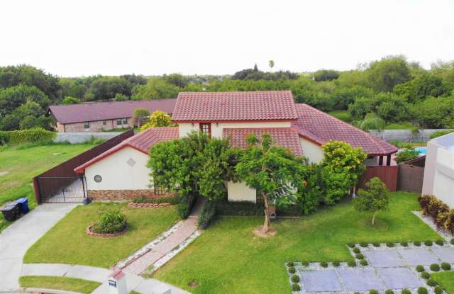 4Bed/3.5Bath WITH A POOL Now available in Mcallen TX (Taylor and 495) photos photos