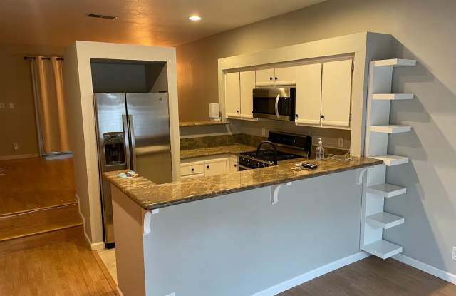 Two Bedroom 1.5 Bath Townhome unit in Standford Park HOA photos photos
