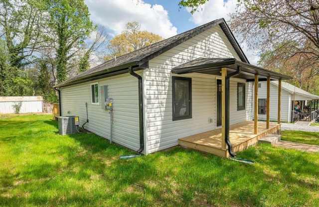 1128 Rosehill Drive Gallery 2