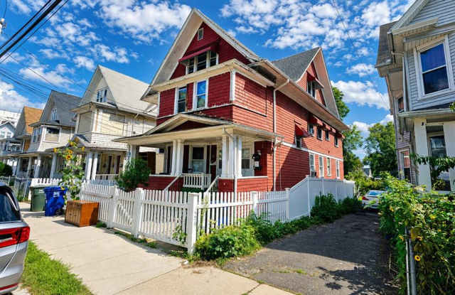 Renovated 2 Bedroom, 1 Bath Apt - Available Today! Gallery 1