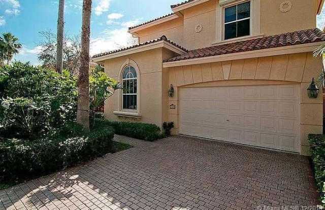 1060 Waterside Ln Gallery 4