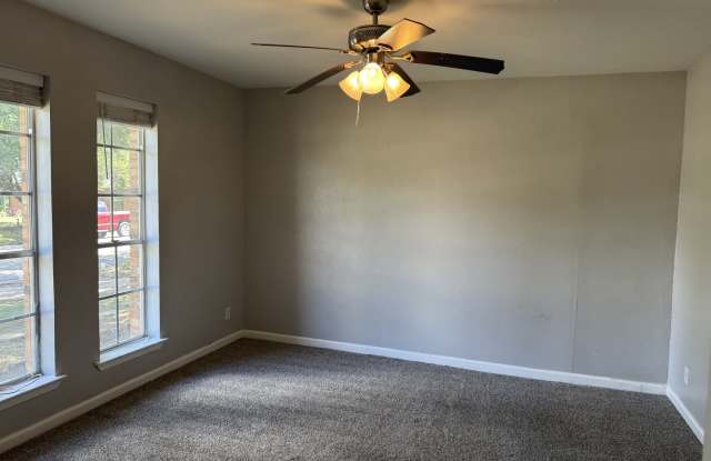 1833 Skyline Dr Gallery 3