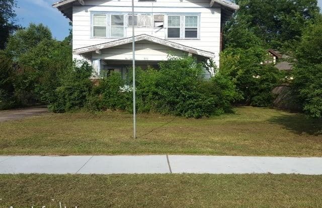511 N Okmulgee Ave - 511 North Okmulgee Avenue, Okmulgee, OK 74447