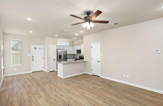 ONE MONTH FREE RENT—LIMITED-TIME MOVE-IN SPECIAL! $1395 Gallery 4