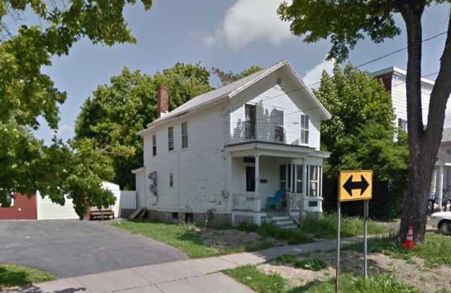 Spacious 4 Bed/2 Bath Single Family Home in Oswego, NY - $1795/mo photos photos