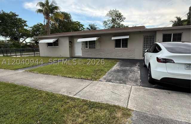 300 SW 9th Ave photos photos