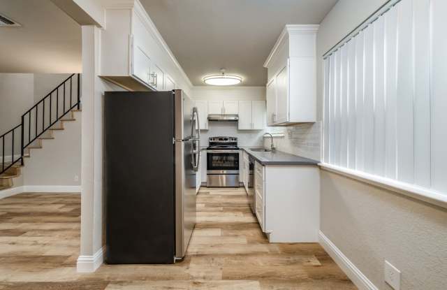 Recently Renovated 2 Bedroom 1 Bath, Two-Level Apartment-Great Midtown location! photos photos