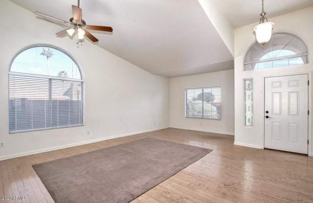 3214 N MEADOW Drive Gallery 2