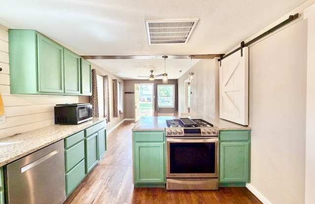 FREE DEC RENT (See Below) Gallery 4