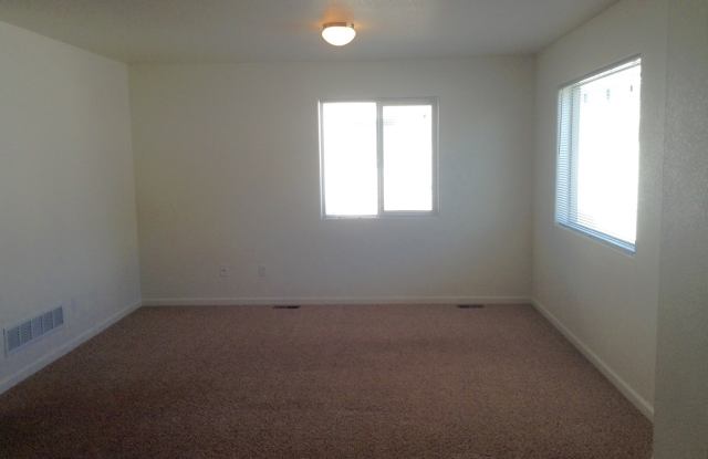 3 BEDROOM, 2.5 BATHROOM, SADDLE RIDGE TWINHOME WITH 2 CAR ATTACHED GARAGE photos photos
