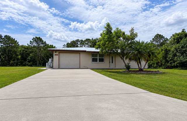 Huge Yard, Updated Kitchen & Plenty of Room to Spread Out! photos photos