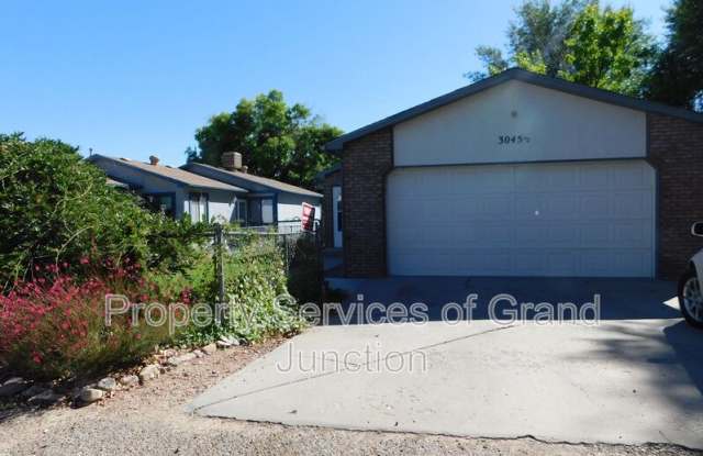 3045 1/2 Stoneybrook Lane photos photos