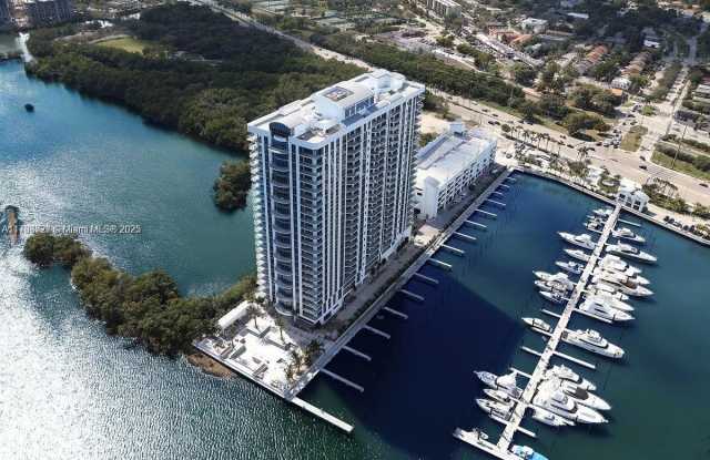 17111 Biscayne Blvd photos photos