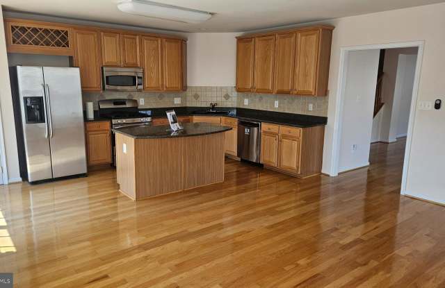 42683 HOLLYHOCK Terrace Gallery 3