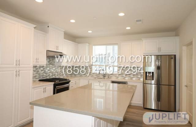 3 Bedroom, 3.5 bathroom Three story Luxury designed townhome in Escondido - 2540 South Escondido Boulevard, Escondido, CA 92025