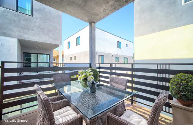 1427 1/2 S New Hampshire Ave - 1427 1/2 South New Hampshire Avenue, Los Angeles, CA 90006