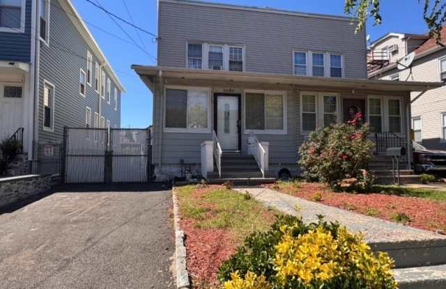 1020 Madison Ave photos photos