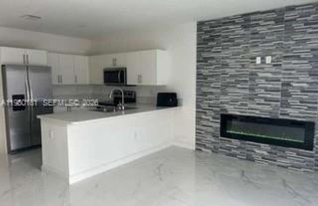 1226 NW 3rd Ln photos photos