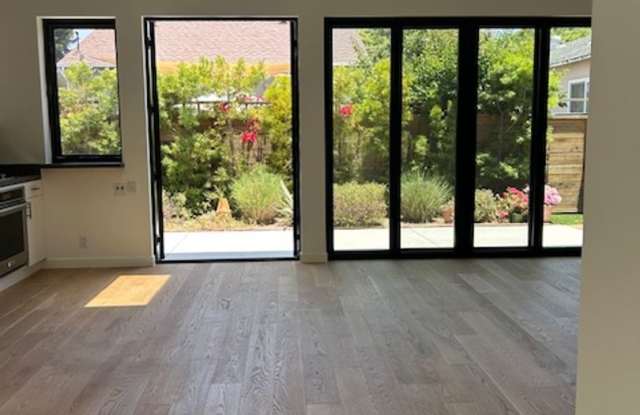 Spectacular one bedroom private ADU-garage/small yard 800sq ft Built 2020 photos photos