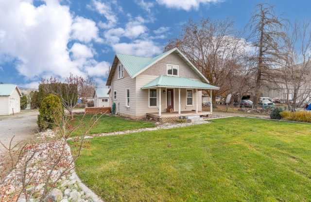 Charming 3-Bedroom, 1-Bathroom Home with Upstairs Bonus Area photos photos