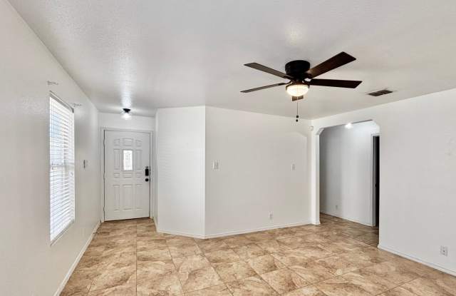 No Carpet! Charming 3-Bedroom Home in Bulverde Village Gallery 3