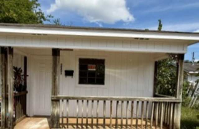 804 Travis Gallery 2